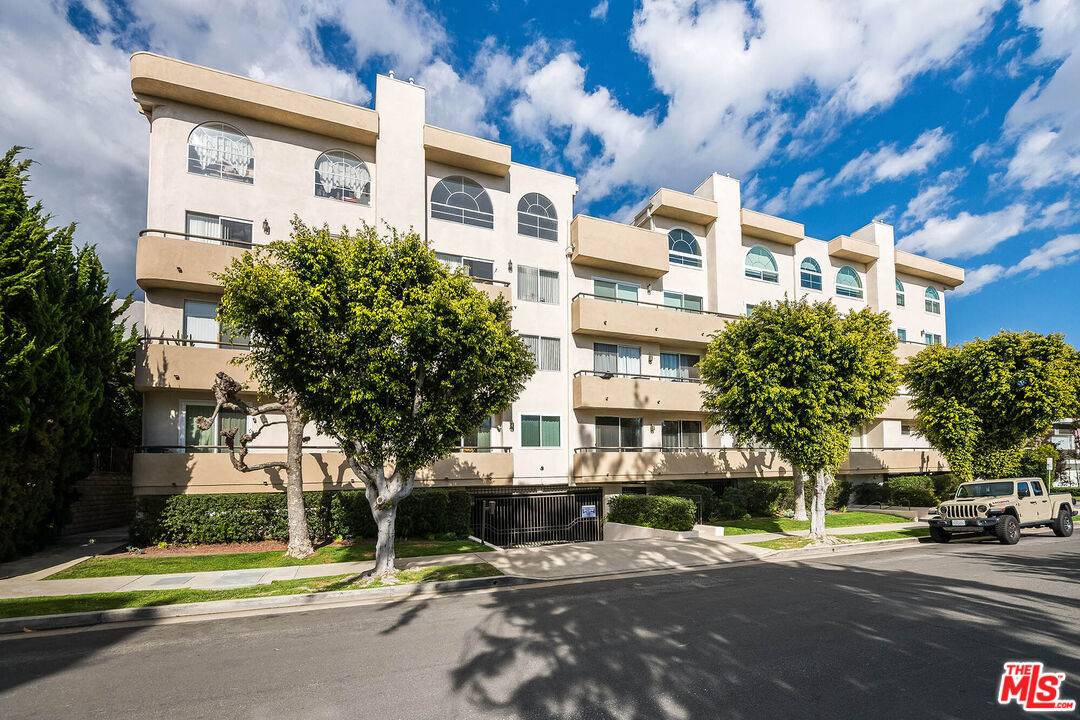 1872 Midvale Ave #201, Los Angeles, CA 90025