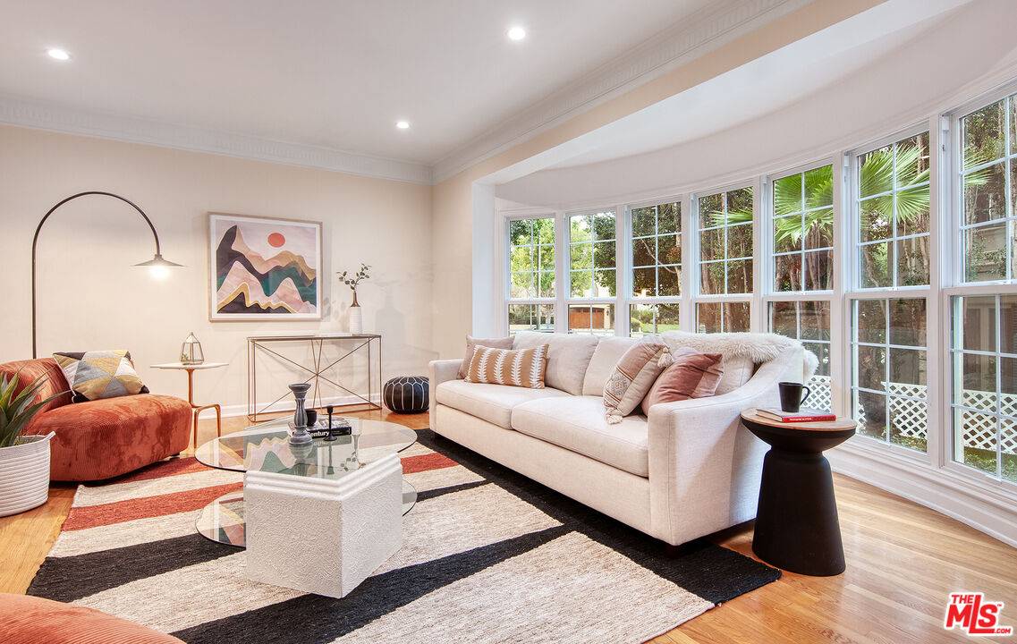 Beverly Hills, CA 90212,422 Smithwood Dr #B