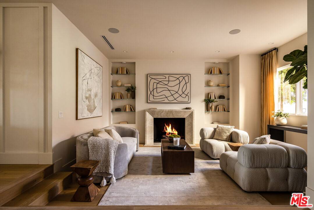 Los Angeles, CA 90049,12643 Promontory Rd