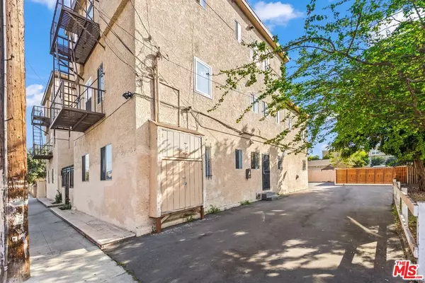 Compton, CA 90220,110 E Cedar St