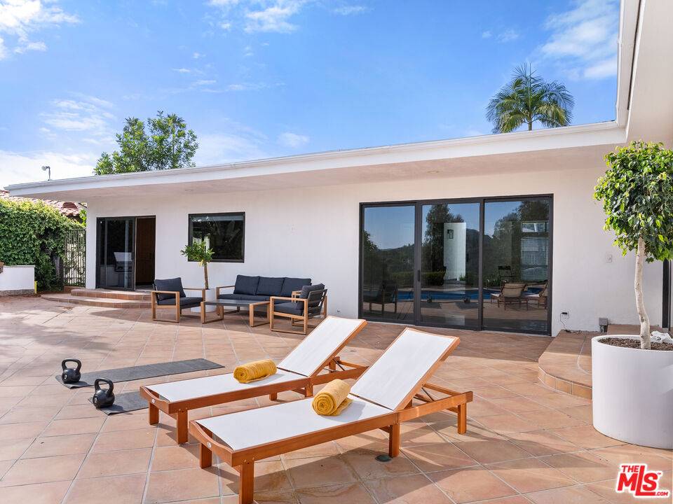 9606 Arby Dr, Beverly Hills, CA 90210