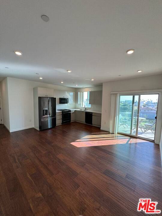 Los Angeles, CA 90038,5531 La Mirada Ave