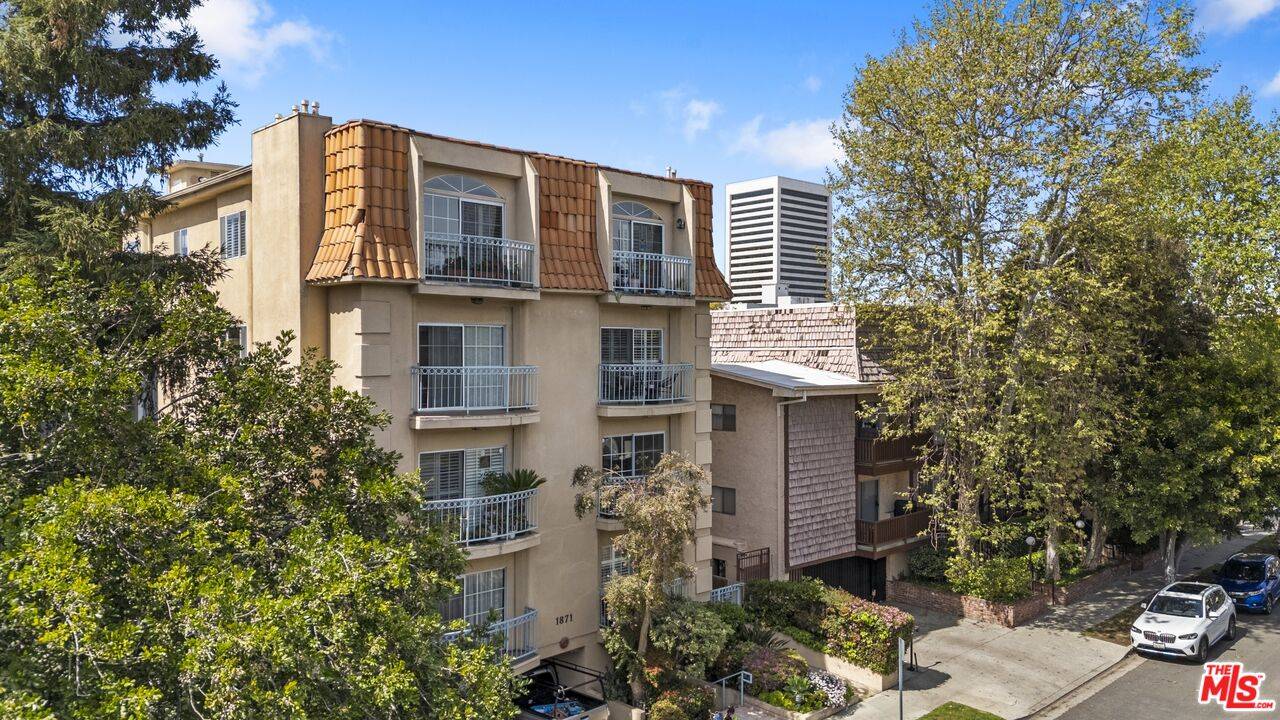 Los Angeles, CA 90025,1871 Greenfield Ave #301