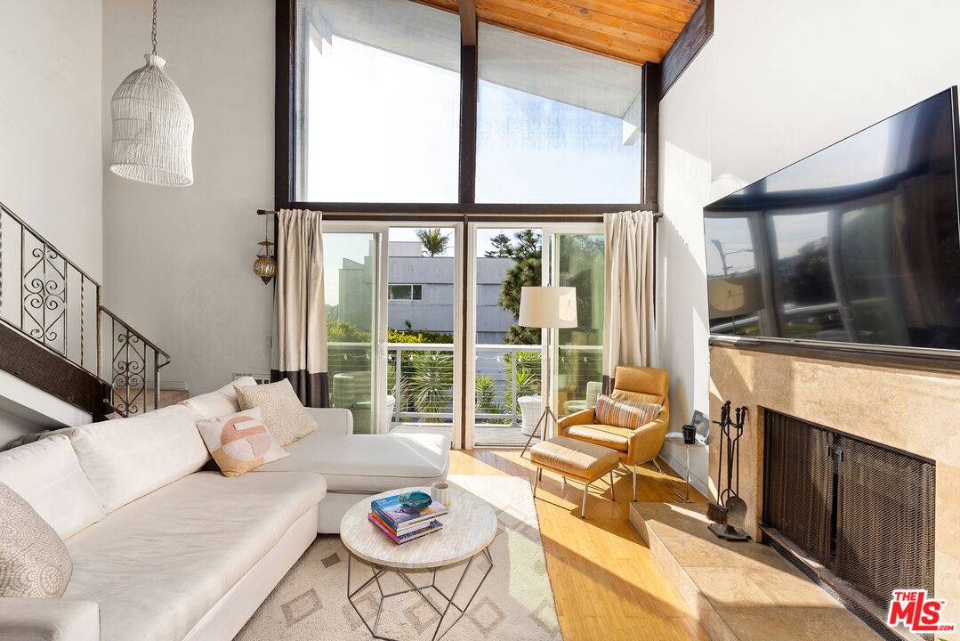Marina Del Rey, CA 90292,31 Spinnaker St #15