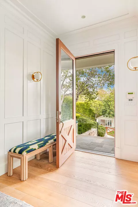 Los Angeles, CA 90049,13167 Boca De Canon Ln