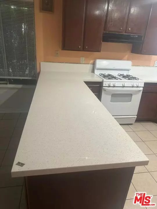 Lancaster, CA 93536,2114 El Domingo Cir #8