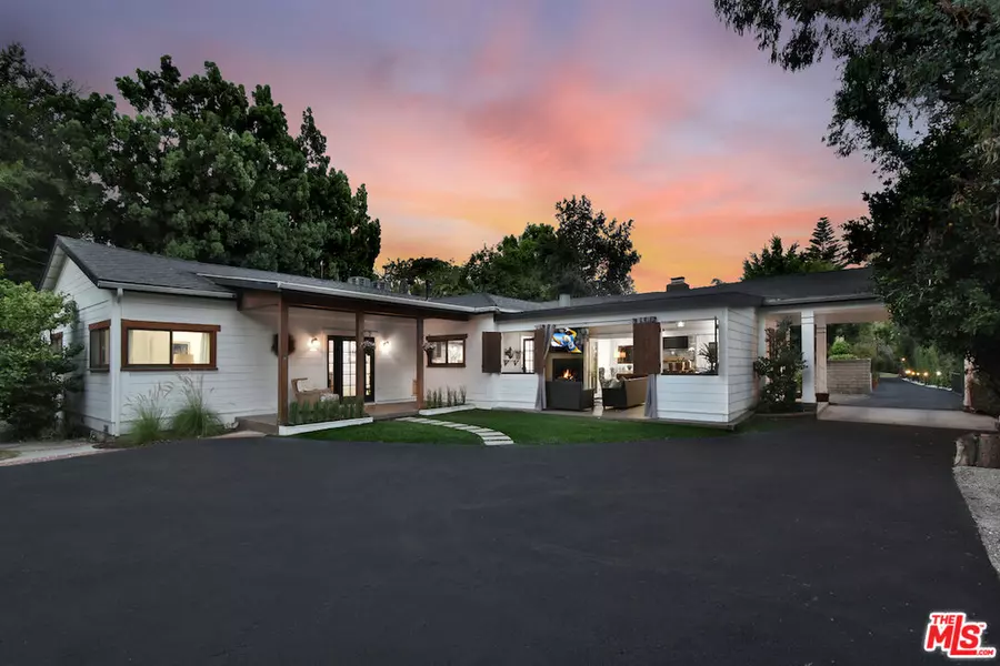 10453 Sarah St, Toluca Lake, CA 91602