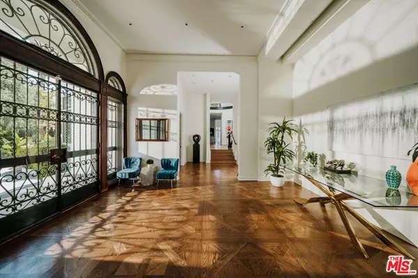 Los Angeles, CA 90077,11037 Anzio Rd