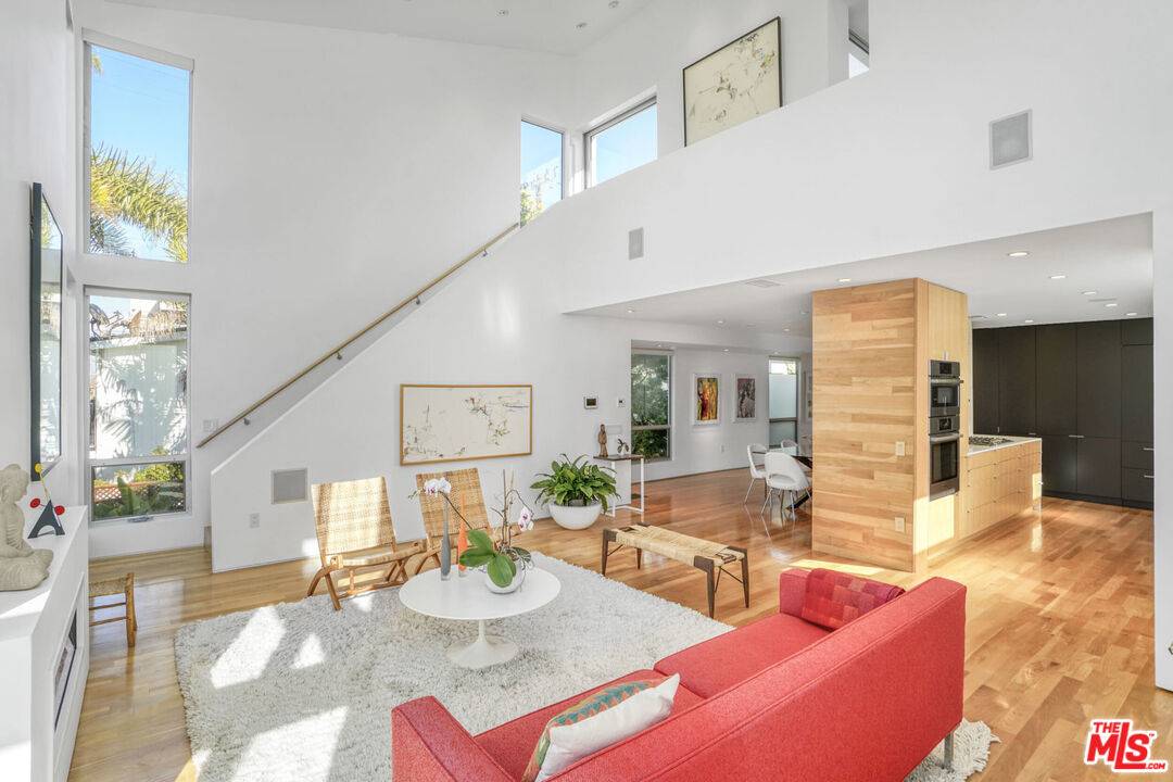 Venice, CA 90291,34 S Venice Blvd #2