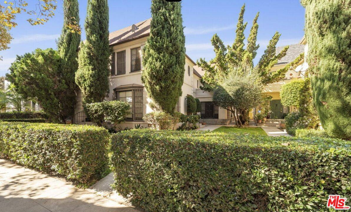 Beverly Hills, CA 90211,207 N Swall Dr