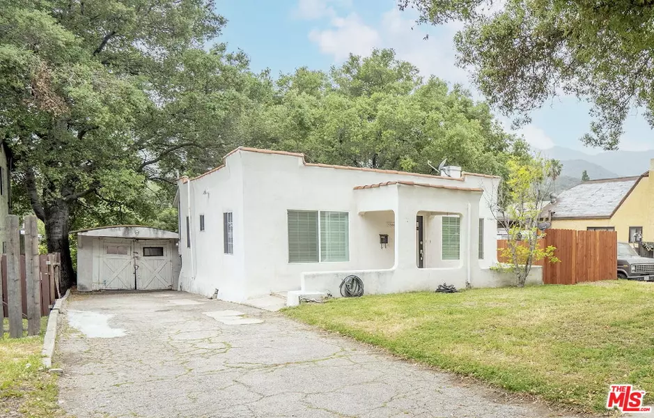 3300 Montrose Ave, La Crescenta, CA 91214