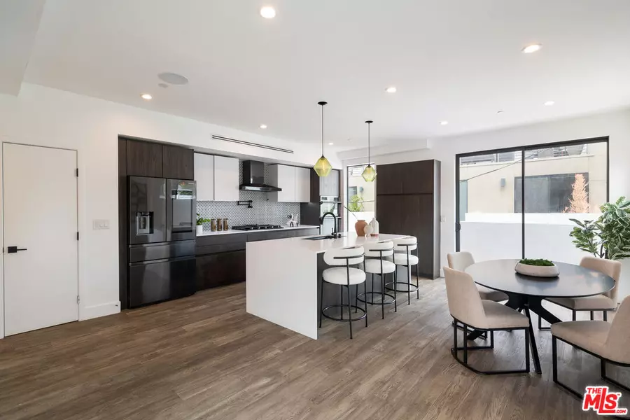 6871 Fountain Ave, Los Angeles, CA 90028