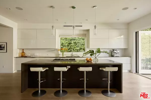 Los Angeles, CA 90048,6661 Drexel Ave