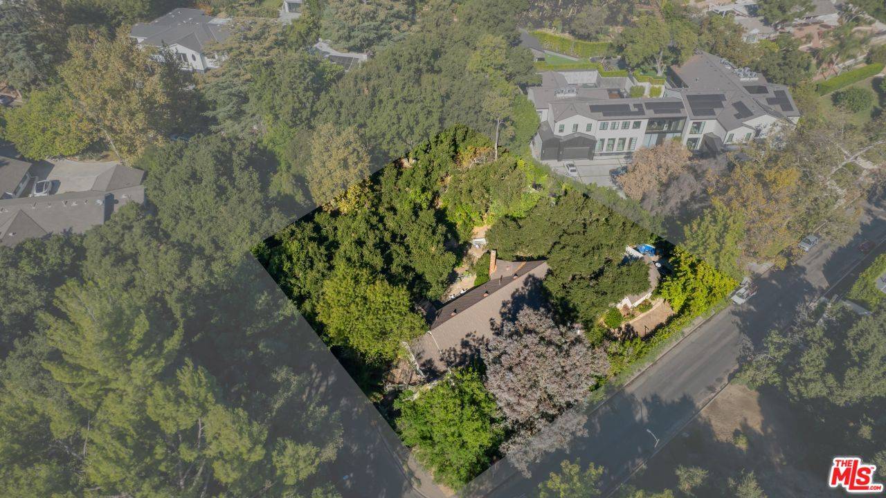 16055 Woodvale Rd, Encino, CA 91436