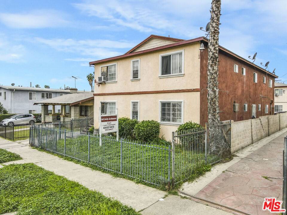 Los Angeles, CA 90029,917 N Ardmore Ave