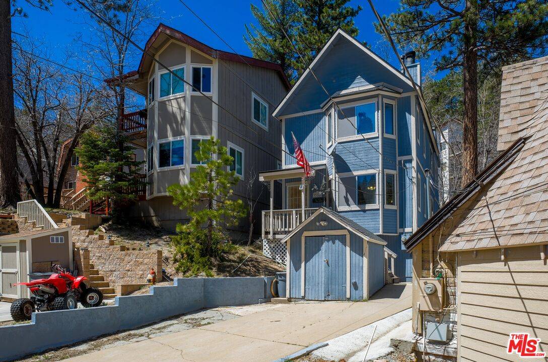 33186 Arrowbear Dr, Running Springs, CA 92382