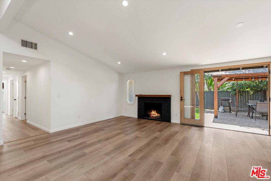 Woodland Hills, CA 91367,5444 Cromer Pl