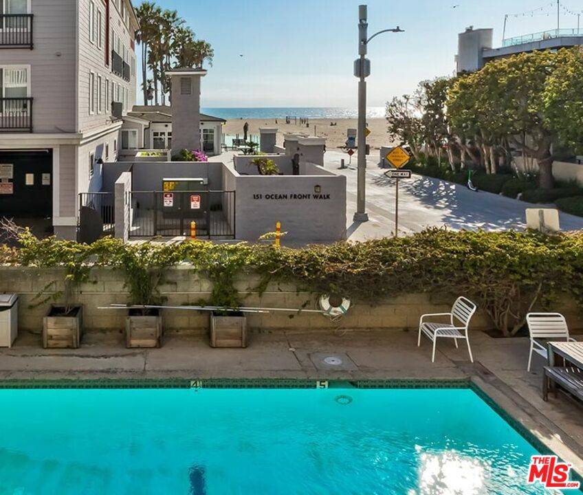 22 Navy St #206, Venice, CA 90291
