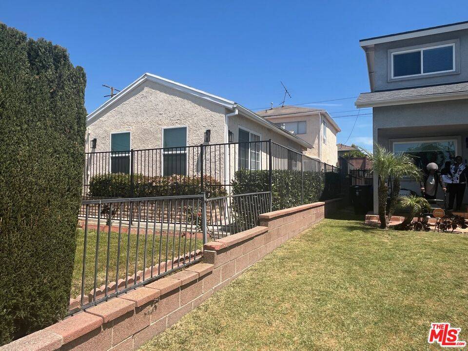 11612 S Cimarron Ave, Hawthorne, CA 90250