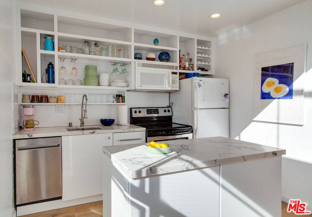 Los Angeles, CA 90049,11645 Montana Ave #311