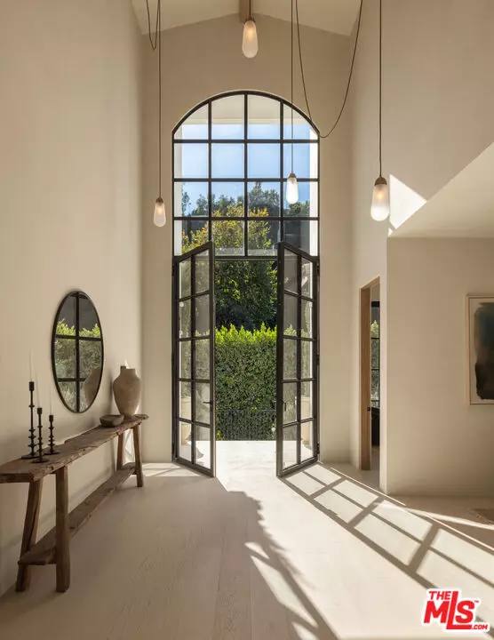 Los Angeles, CA 90077,966 Stone Canyon Rd