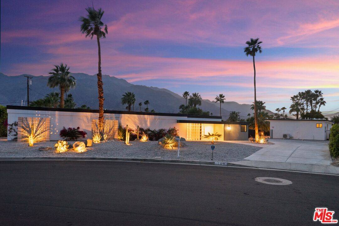 289 NW Cerritos Dr, Palm Springs, CA 92262