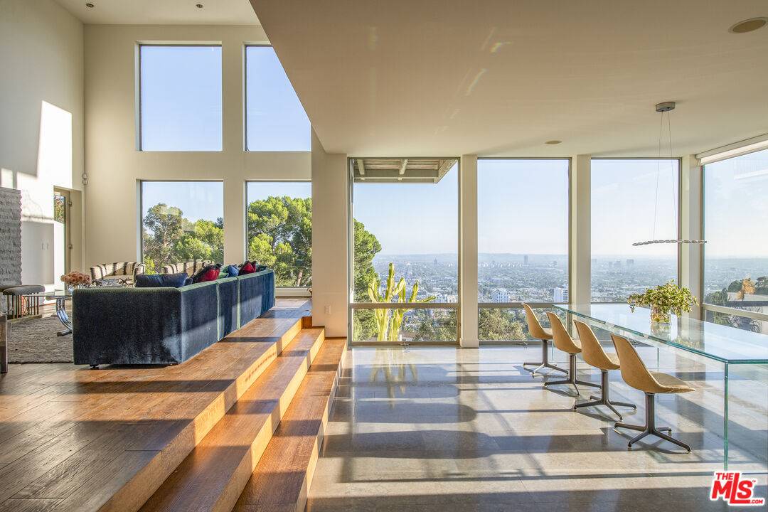Los Angeles, CA 90068,2178 Castilian Dr