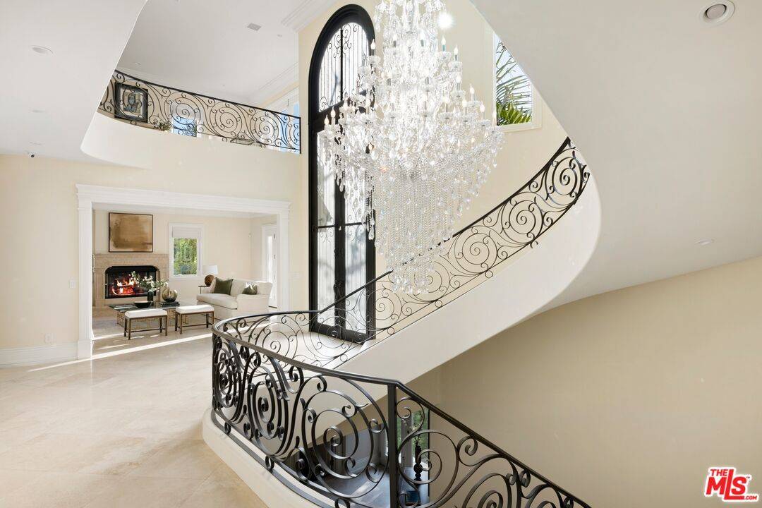 Beverly Hills, CA 90210,1350 Benedict Canyon Dr