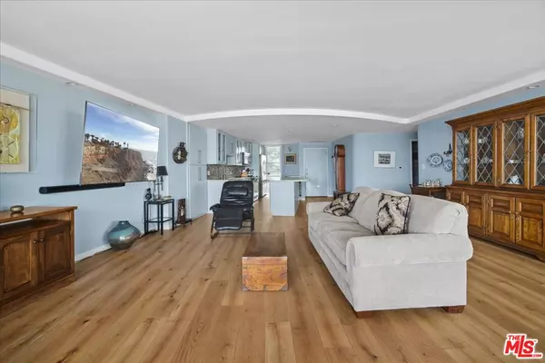 Marina Del Rey, CA 90292,4335 Marina City DR #346