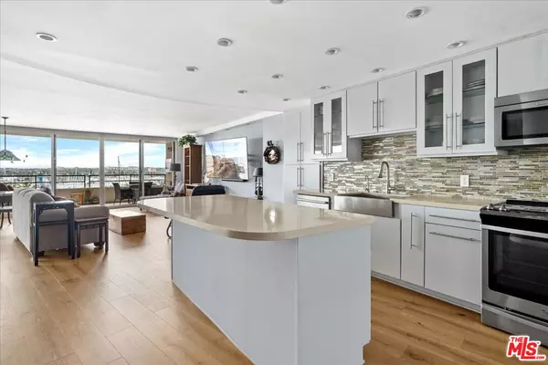 Marina Del Rey, CA 90292,4335 Marina City DR #346