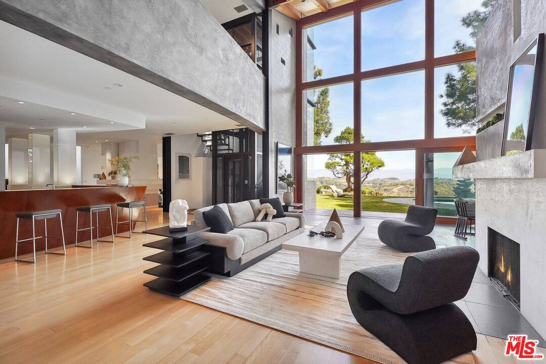 2238 Stradella Rd, Los Angeles, CA 90077