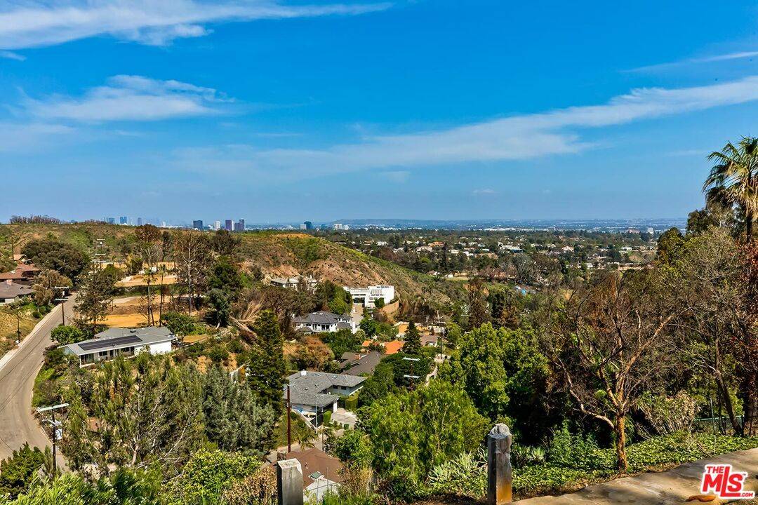 Pacific Palisades, CA 90272,1424 Chautauqua Blvd