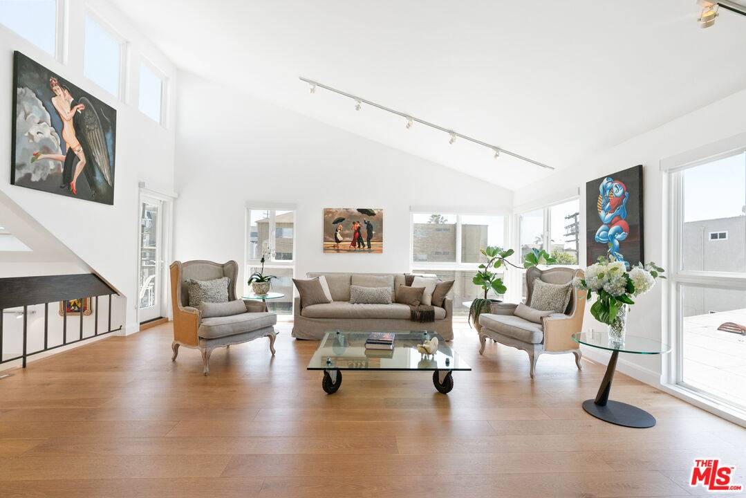 1103 S Westgate Ave #3, Los Angeles, CA 90049