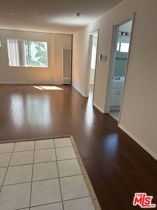 Los Angeles, CA 90019,957 S St Andrews Pl