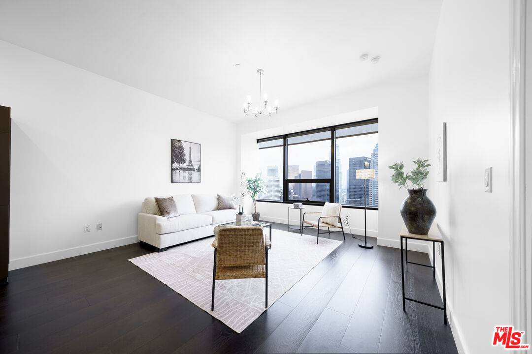 1100 Wilshire Blvd #3306, Los Angeles, CA 90017