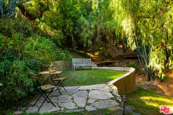 Topanga, CA 90290,913 Fernwood Pacific Dr