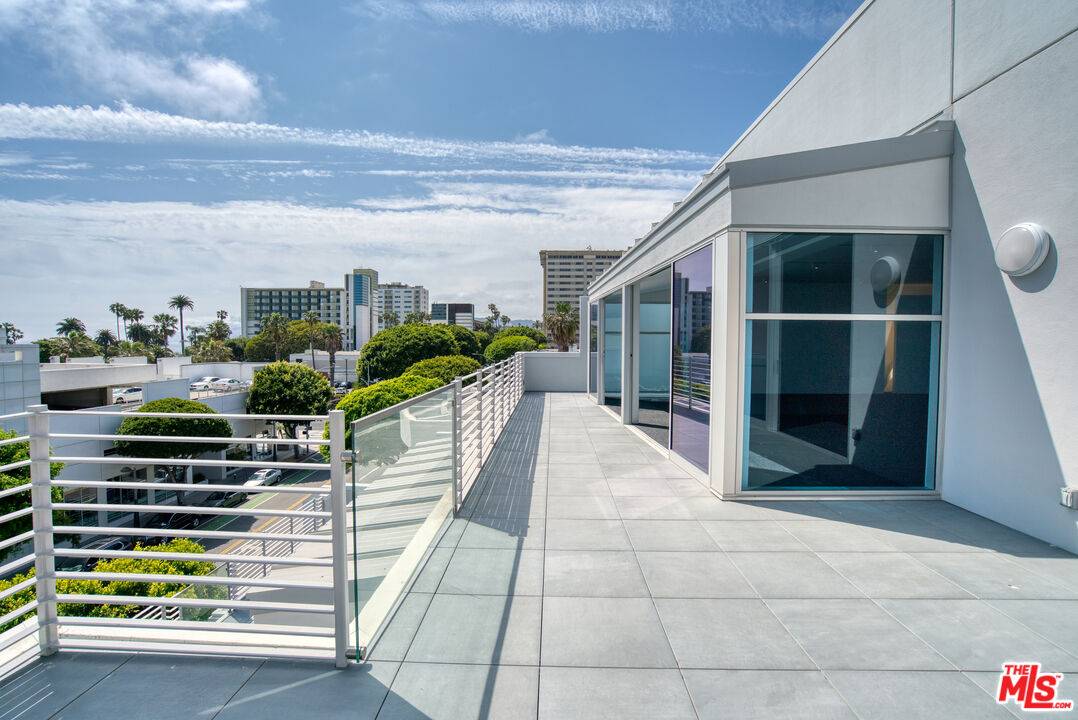Santa Monica, CA 90401,1217 2nd St
