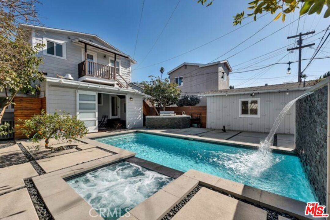 119 S Hobart Blvd, Los Angeles, CA 90004