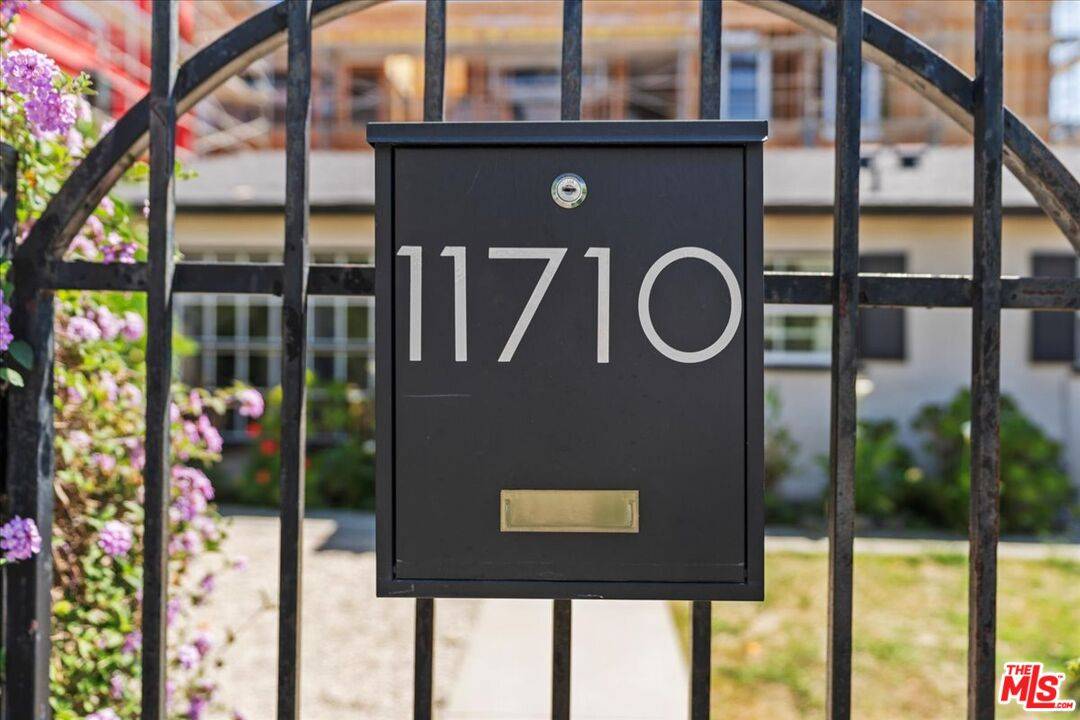 11710 Hartsook St, Valley Village, CA 91607