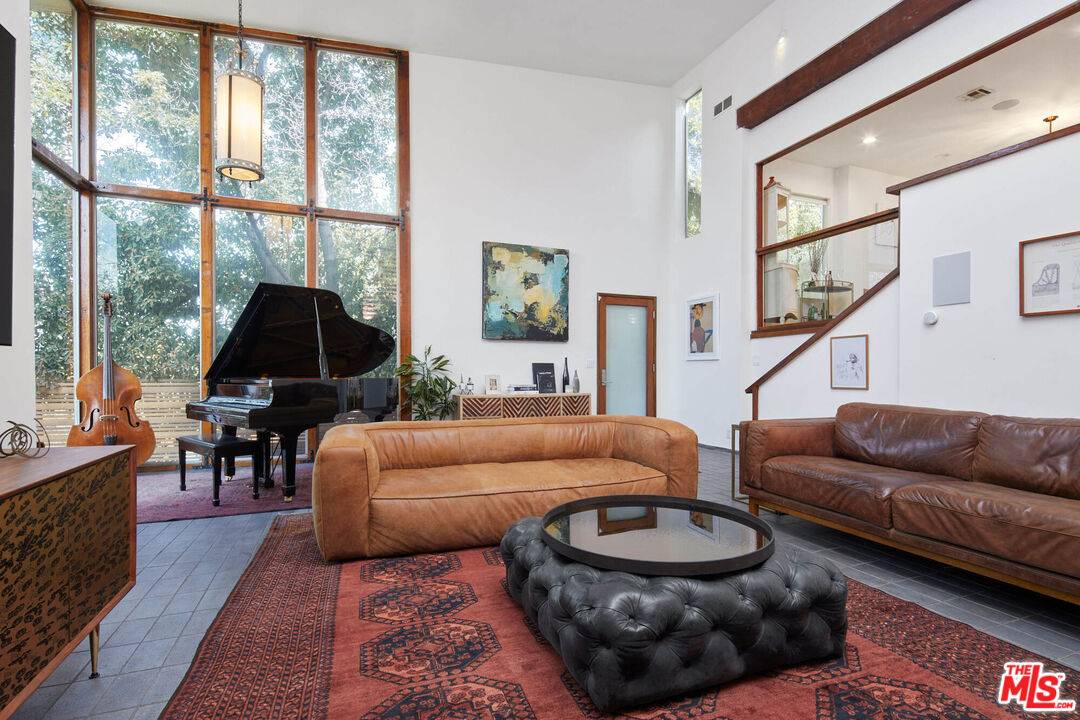 11217 Sunshine Ter, Studio City, CA 91604