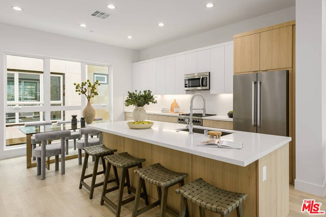 Los Angeles, CA 90038,1248 Lodi Pl