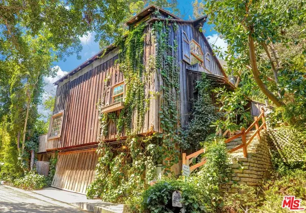 9219 Thrush Way, Los Angeles, CA 90069