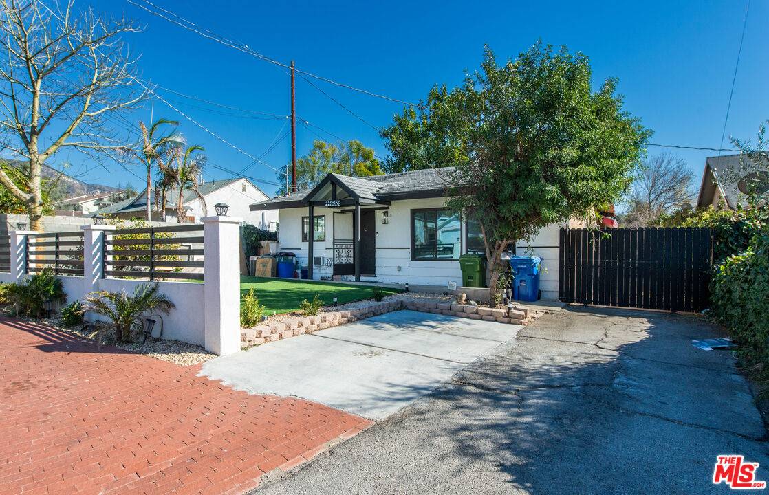Sylmar, CA 91342,14682 Cobalt St