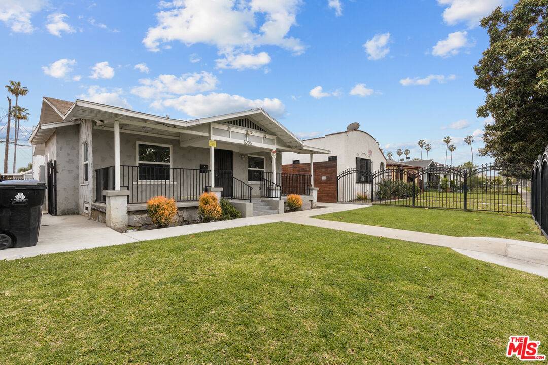 Los Angeles, CA 90062,5206 S St Andrews Pl