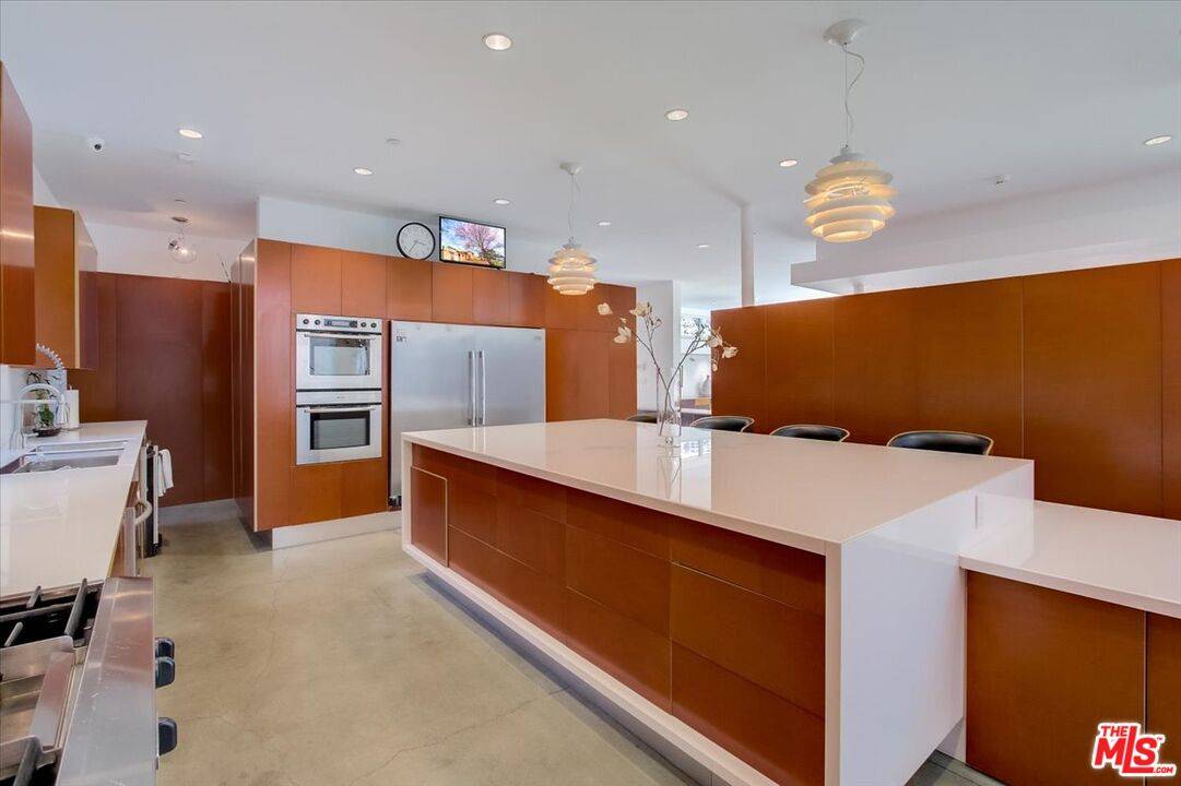 Beverly Hills, CA 90210,2271 Betty Ln