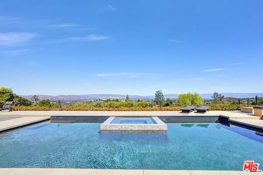 21749 Planewood Dr, Woodland Hills, CA 91364