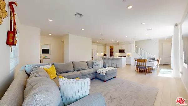 Valencia, CA 91381,27651 Ensemble Pl