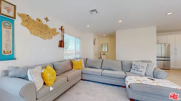 Valencia, CA 91381,27651 Ensemble Pl