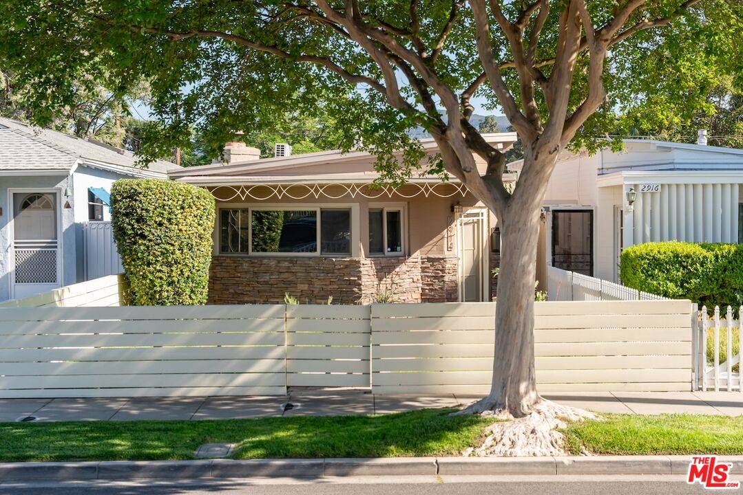2914 W Chandler Blvd, Burbank, CA 91505