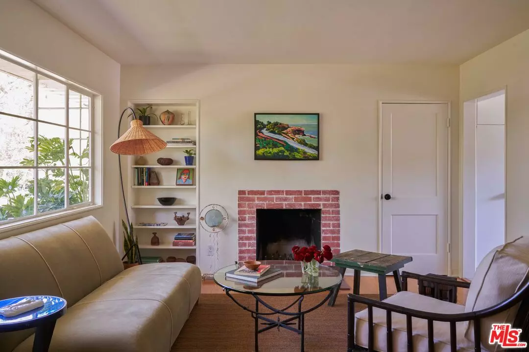 Los Angeles, CA 90016,5382 Village Grn